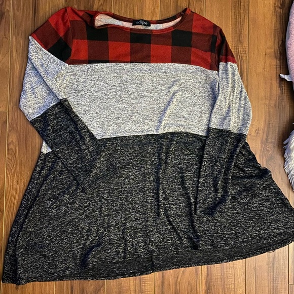 (3 for 35 ) Eclipse tunic - Picture 3 of 3